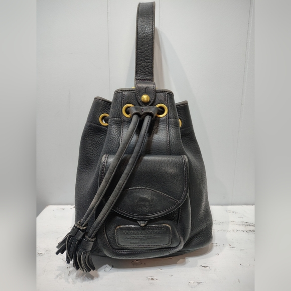 Vintage Dooney & Bourke Black Leather Drawstring Bucket Backpack Convertible Bag - Picture 2 of 16